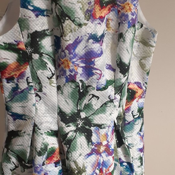 Floral pleated dress - Picture 3 of 12